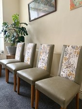 Set of 4 Wood dining chairs! 