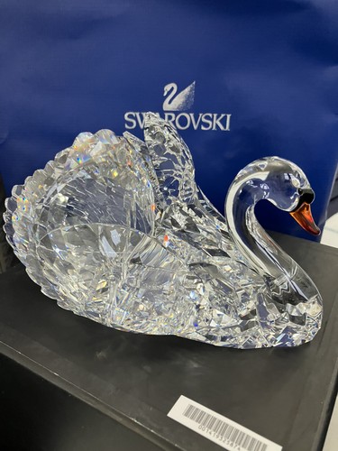 Swarovski graceful swan