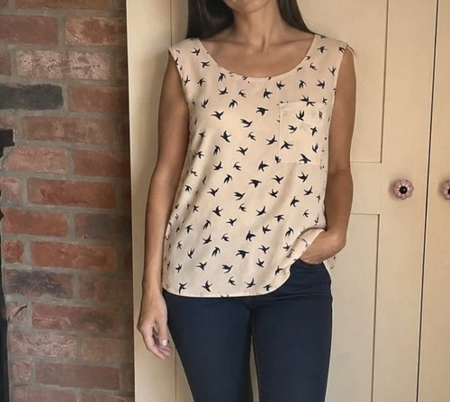 Chic sleeveless swallow bird