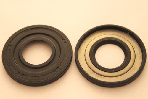 Power steering rack oil seal