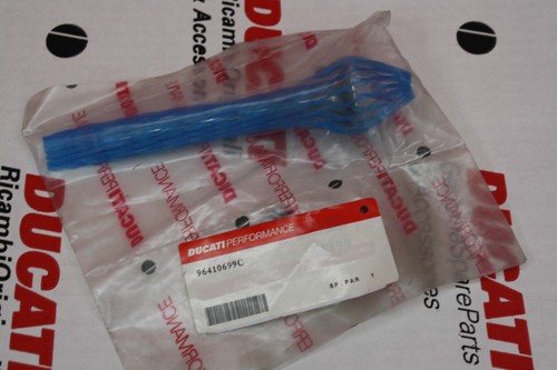 Exhaust valve racing for - d,