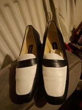 Size 4 black And White