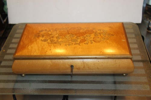 Vintage music box reuge - box,