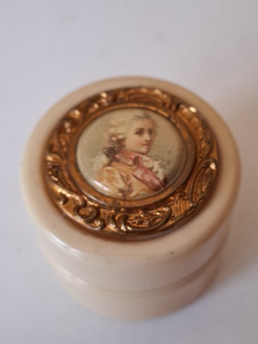 Antique snuff trinket - antique, box