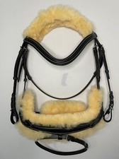 SHEEPSKIN ANATOMICAL SNAFFLE BRIDLE & LEATHER RUBBER REINS BLACK & BROWN 4 SIZES