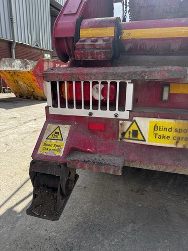 Skip loader rear - light, guard