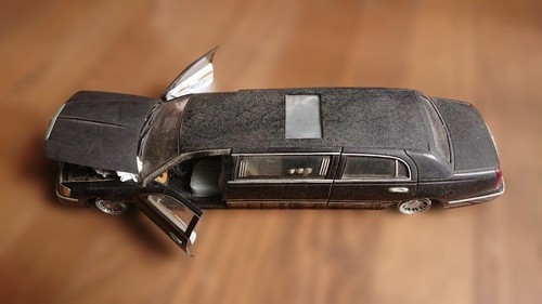 Sun star lincoln town car - 1/18,