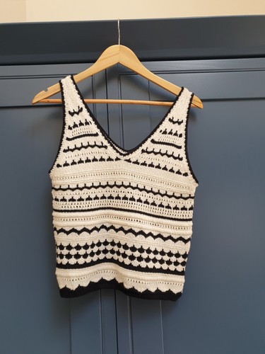 Black and cream knitted - black,