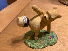 Border Fine Arts classic Winnie the Pooh with honey jar on foot -A3938  (no box)