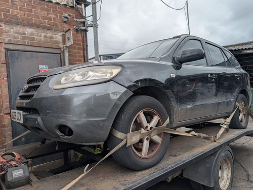 Hyundai santa breaking - hyundai,