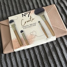 No7 make up brushes and case