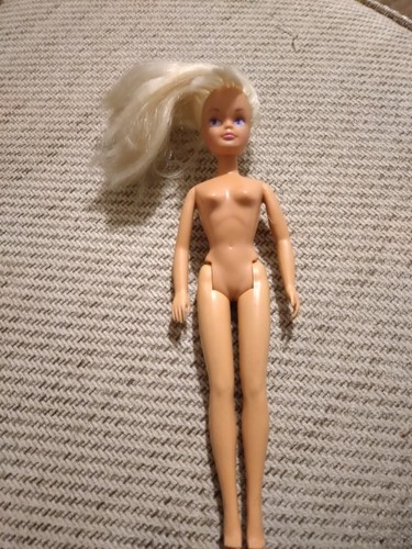 Vintage 1980s sindy - , doll