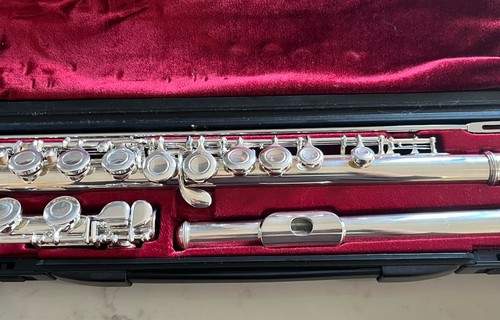 Yamaha 311 flute - with, solid