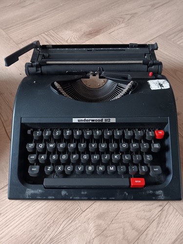 Underwood 112 typewriter - 112, with