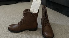 Women's Size 6 Brown Lace-Up