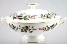 WEDGWOOD Hathaway Rose Lidded