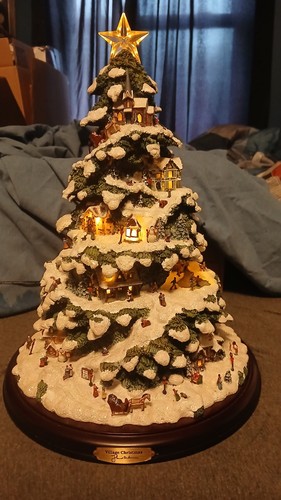 Thomas kinkade village - kinkade,