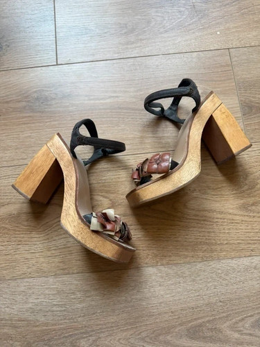 Wooden platform ruffle - platform, ruffle-strap