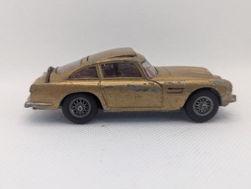 James bond aston martin db5 - james,