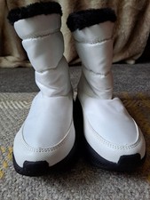 Marks And Spencer White, drawstring top Fur Lined Nylon , Snow Boots Size 4. NEW