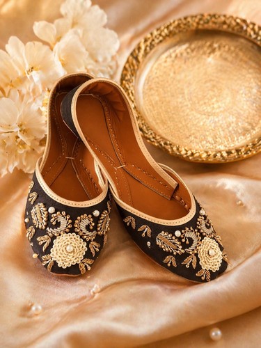 Black khussa jutti - /black, uk