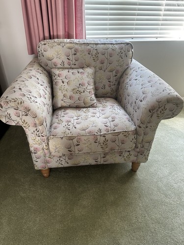 Beautiful large armchair - beautiful,