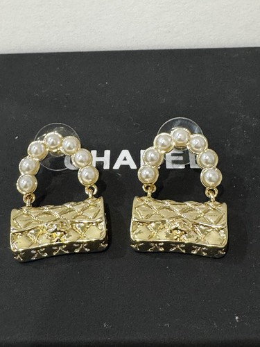Chanel quilted bag motif faux - quilted,