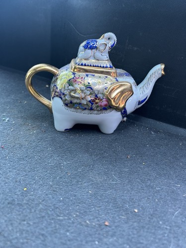 Small elephant shaped teapot - small,