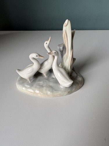 Vintage nao lladro - by,