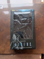 HIYA ALIENS  - Crouching Alien