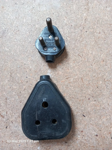 15a rubber round pin plug - round,