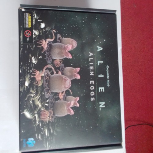 Alien hiya toys 18 scale - ,