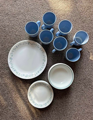 Dinnerware set