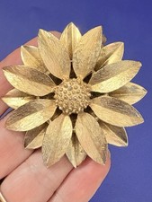 Vintage Brooch Sarah Coventry Gold Tone Sunflower Signed Canada 1960s