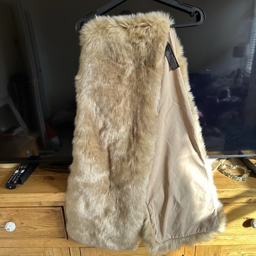 Beautiful zara faux - fur, stole