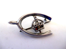 WISHBONE AND CROWN BROOCH