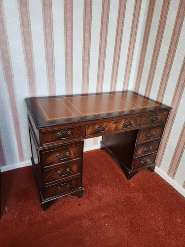 Kneehole writing desk - ,
