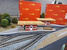Hornby wayside station R001 x 2 for OO gauge model train set
