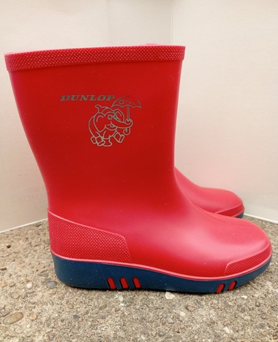 Red dunlop children wellies - red,