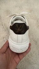 LOUIS VUITTON Frontrow