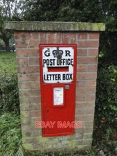 PHOTO  GR LETTERBOX IN A BRICK