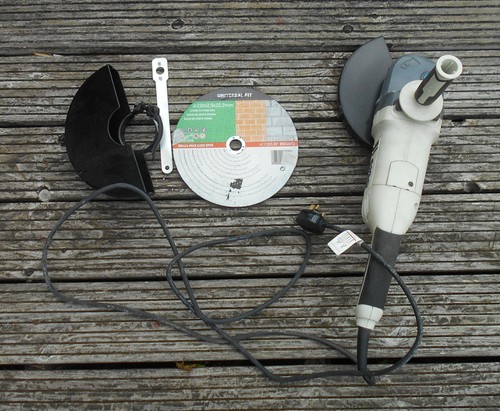 Macallister 2000w 240v - 2000w, 230mm