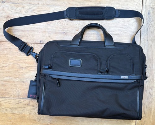 Tumi alpha 117302 - 3, compact