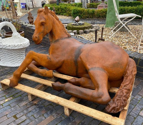 Lifesize cast iron laying - cast,