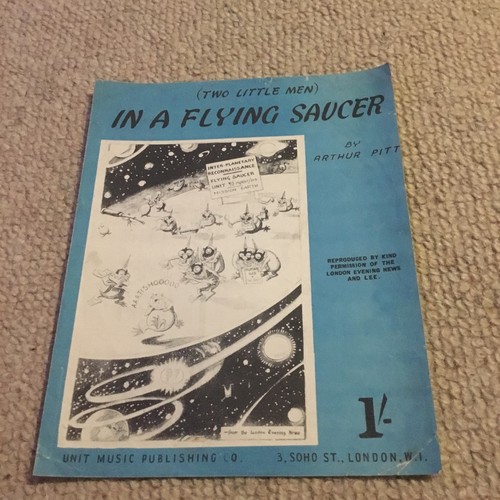 Flying saucer arthur - flying,