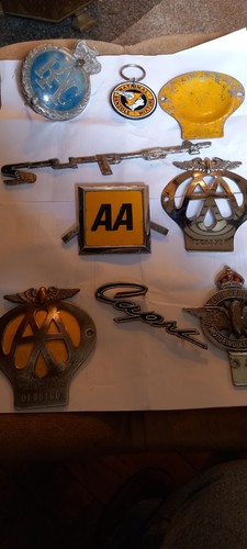 Collection vintage badges - vintage, aa