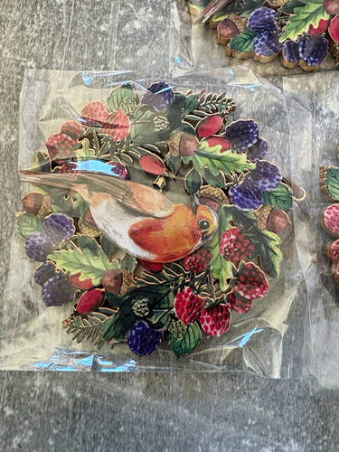 Gisela graham robin - robin, hanging