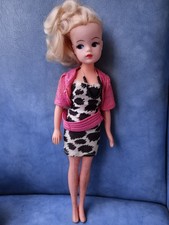 Vintage Pedigree Sindy doll 033055X blonde hair dressed