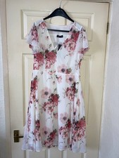 BNWT. Beautiful Floral