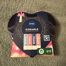 Nivea KISSABLE MOMENTS OF LIP